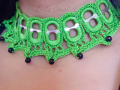 Collar de anillas forradas y abalorios