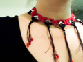 Collar de anillas en forma de corazon y flecos